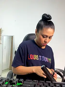 LuluMonroe Eup online show from November 2025 03:31:02 AM