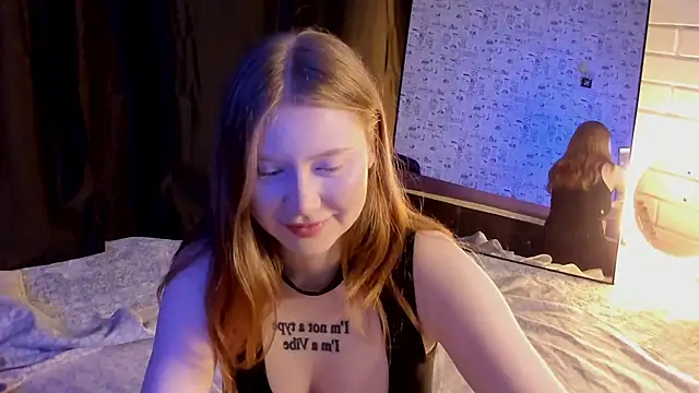 Snapshot of Lillie_Berry chatting on October 2025 04:36:01 AM Lillie Berry online show from October 2025 04:36:01 AM