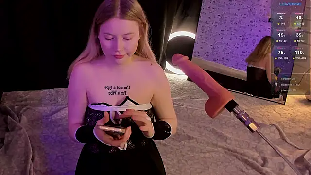 Lillie Berry online show from December 2025 04:22:02 AM