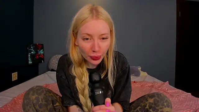 Lillie Berry online show from July 2026 05:19:02 AM