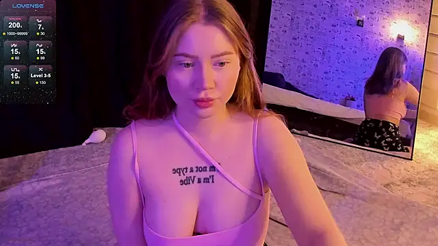 Lillie Berry online show from November 2025 04:39:01 AM