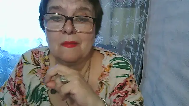 Snapshot of VeronicaGold511 chatting on July 2026 07:14:02 AM VeronicaGold511 online show from July 2026 07:14:02 AM