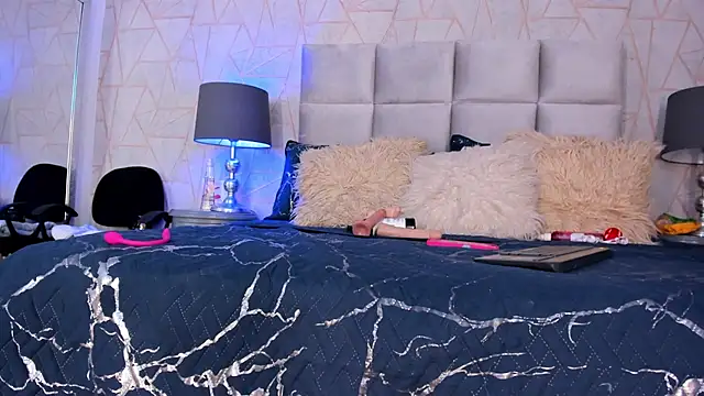 Yara Bliss  online show from December 2025 04:02:02 PM