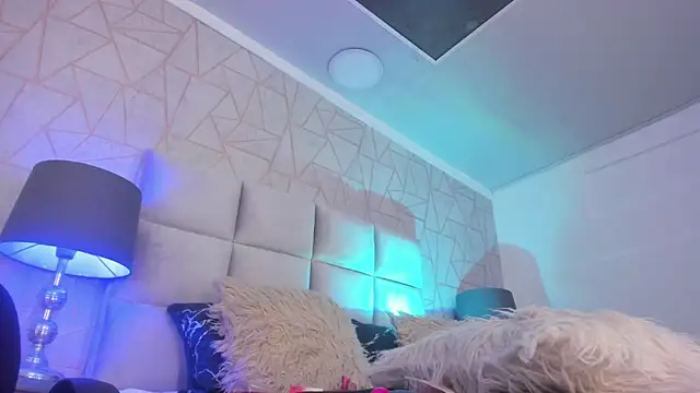 Yara Bliss  online show from December 2025 08:04:02 PM