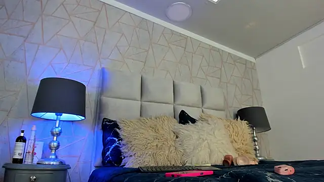 Yara Bliss  online show from December 2025 06:02:02 PM