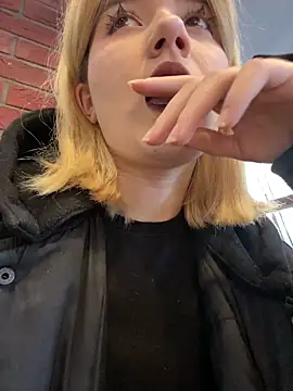 Snapshot of Cherry___Blossom chatting on November 2025 09:02:02 AM Cherry Blossom online show from November 2025 09:02:02 AM