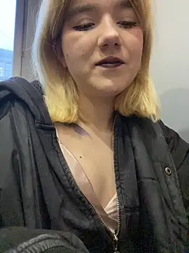 Snapshot of Cherry___Blossom chatting on November 2025 01:14:02 PM Cherry Blossom online show from November 2025 01:14:02 PM