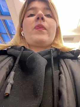 Snapshot of Cherry___Blossom chatting on November 2025 01:11:01 PM Cherry Blossom online show from November 2025 01:11:01 PM