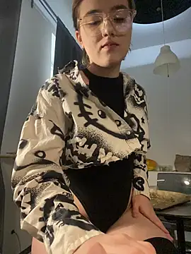 Snapshot of Cherry___Blossom chatting on November 2025 09:21:02 AM Cherry Blossom online show from November 2025 09:21:02 AM