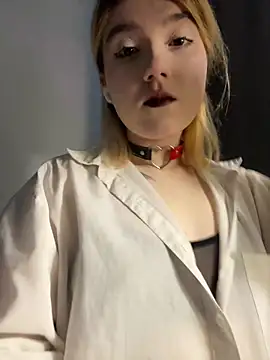 Snapshot of Cherry___Blossom chatting on November 2025 01:15:02 PM Cherry Blossom online show from November 2025 01:15:02 PM