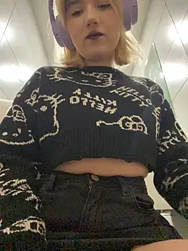 Snapshot of Cherry___Blossom chatting on October 2025 11:30:01 AM Cherry Blossom online show from October 2025 11:30:01 AM