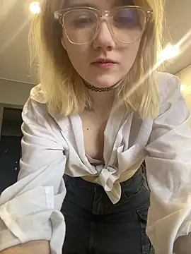 Snapshot of Cherry___Blossom chatting on December 2025 09:04:02 AM Cherry Blossom online show from December 2025 09:04:02 AM