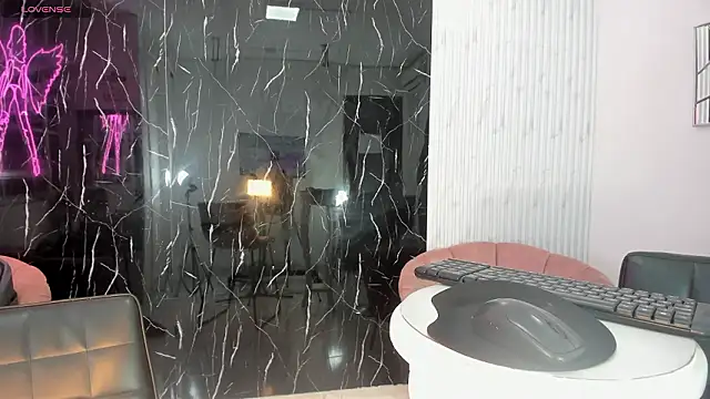 Nini Beyker online show from March 2026 12:21:01 PM