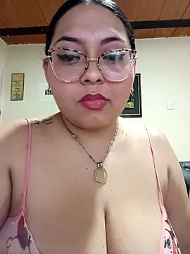 Snapshot of RachelCute1 chatting on October 2025 03:39:02 AM RachelCute1 online show from October 2025 03:39:02 AM