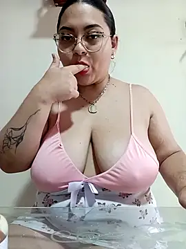 Snapshot of RachelCute1 chatting on September 2025 01:02:01 PM RachelCute1 online show from September 2025 01:02:01 PM