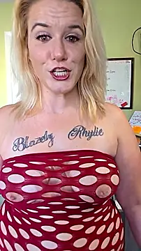 RhondaRump online show from November 2025 04:00:01 PM