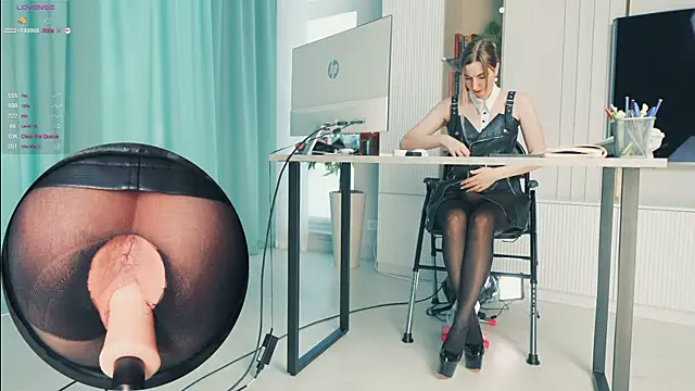 milahouston online show from November 2025 06:47:02 AM