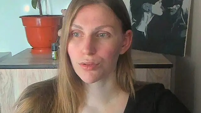JuliaMuuun online show from April 2026 09:32:02 PM