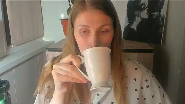 JuliaMuuun online show from April 2026 09:16:01 PM