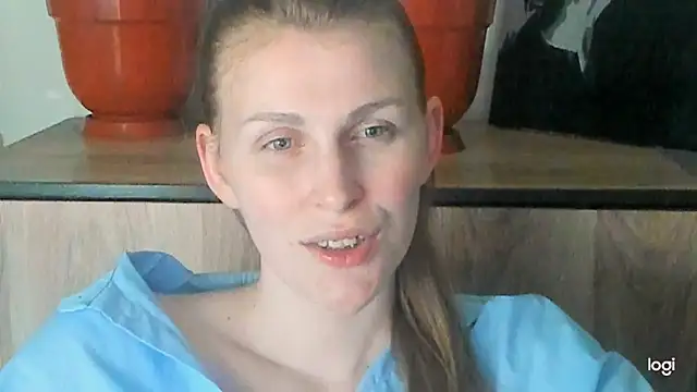 JuliaMuuun online show from May 2026 09:54:01 PM