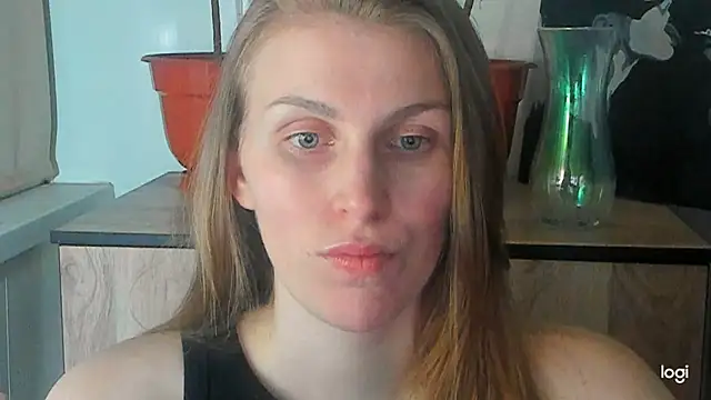 JuliaMuuun online show from May 2026 07:53:01 PM