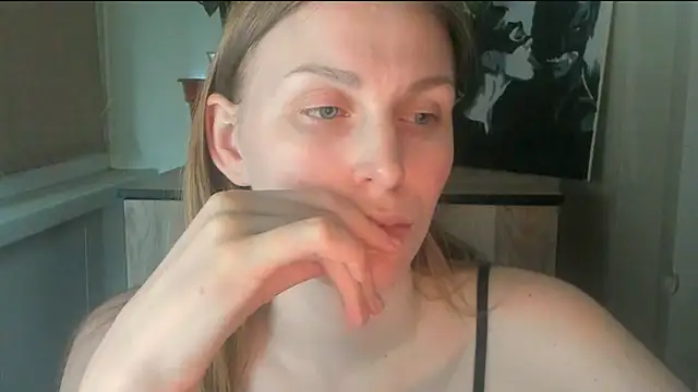 JuliaMuuun online show from May 2026 07:39:02 PM