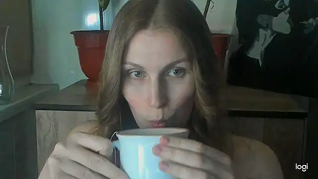 JuliaMuuun online show from May 2026 07:10:01 PM
