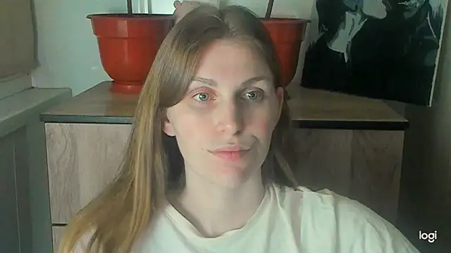 JuliaMuuun online show from May 2026 09:45:01 PM