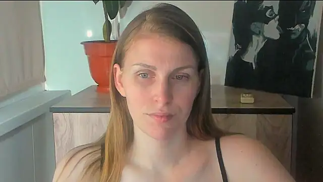 JuliaMuuun online show from April 2026 09:15:01 PM