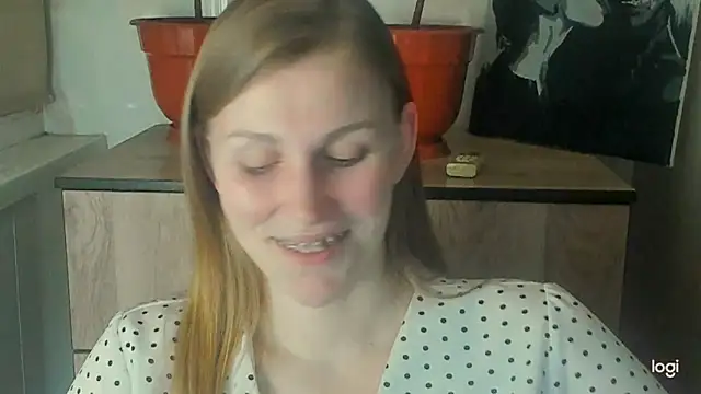 JuliaMuuun online show from May 2026 09:23:02 PM