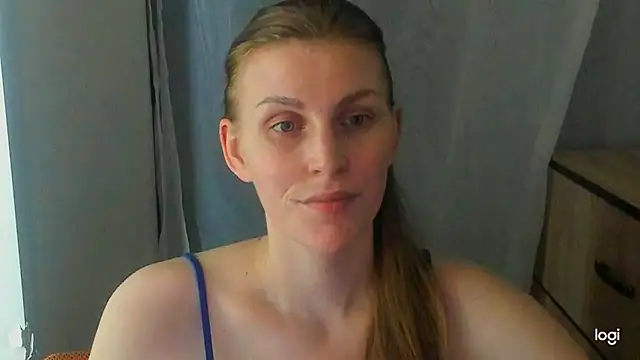 JuliaMuuun online show from June 2026 08:21:02 PM