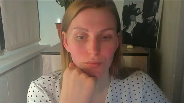 JuliaMuuun online show from April 2026 09:30:02 PM