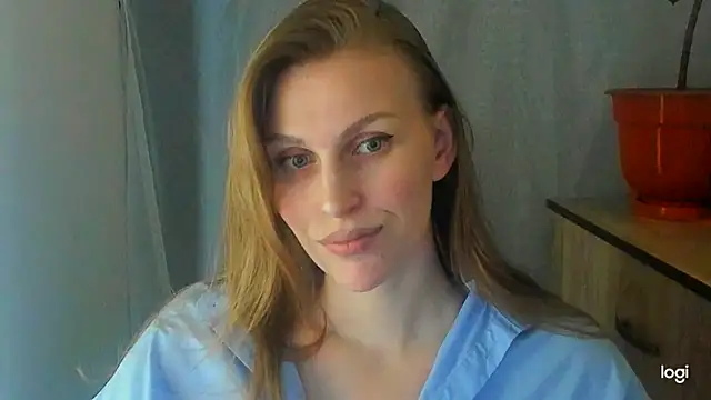 JuliaMuuun online show from June 2026 07:57:02 PM