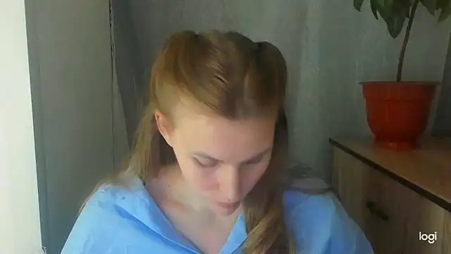 JuliaMuuun online show from May 2026 08:09:02 PM