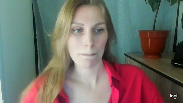 JuliaMuuun online show from June 2026 07:47:01 PM