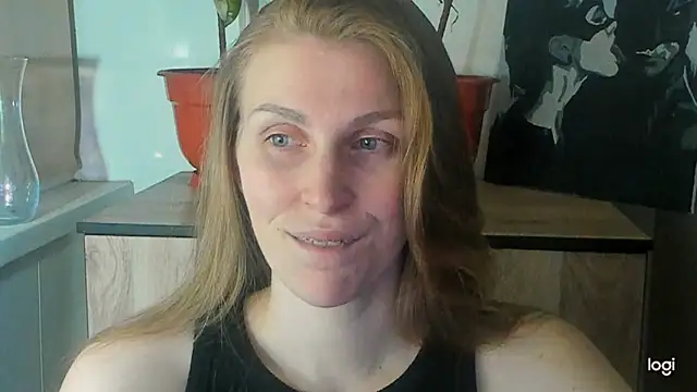 JuliaMuuun online show from May 2026 08:15:01 PM
