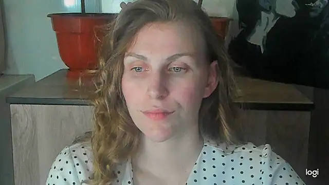 JuliaMuuun online show from May 2026 09:30:01 PM