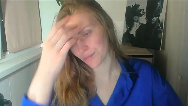 JuliaMuuun online show from April 2026 07:07:02 PM