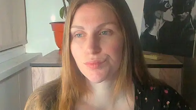 JuliaMuuun online show from April 2026 08:38:01 PM