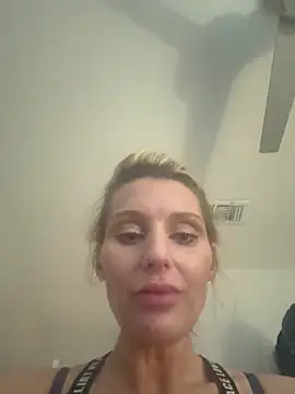 BaddieBossXX2 online show from May 2026 11:42:01 AM