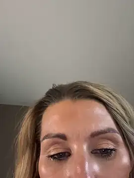BaddieBossXX2 online show from November 2025 04:01:01 AM