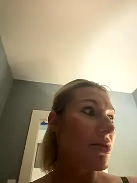 BaddieBossXX2 online show from November 2025 03:54:02 AM