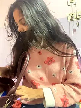 Snapshot of Sandhya_77 chatting on November 2025 05:40:02 AM Sandhya 77 online show from November 2025 05:40:02 AM