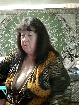 CrystalLime6411 online show from November 2025 05:02:01 PM