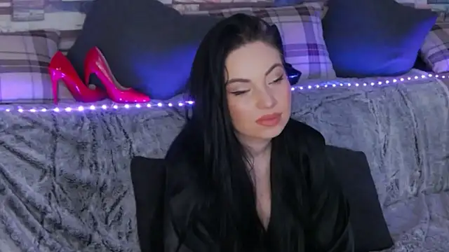 GrayLunna online show from January 2026 06:31:02 AM