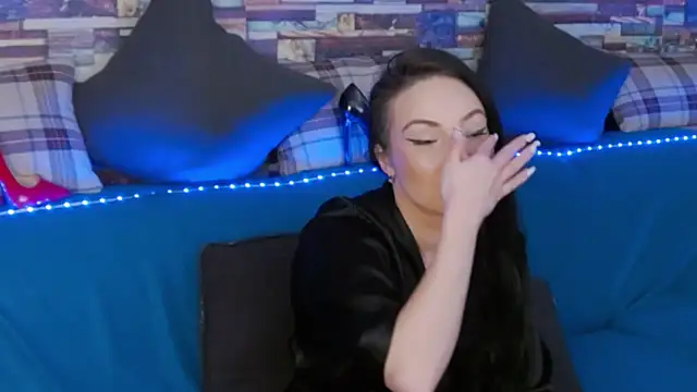 GrayLunna online show from February 2026 06:03:01 AM