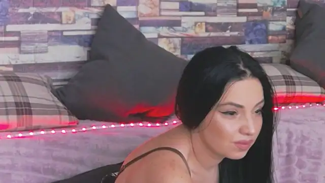 Snapshot of GrayLunna chatting on October 2025 06:03:01 AM GrayLunna online show from October 2025 06:03:01 AM