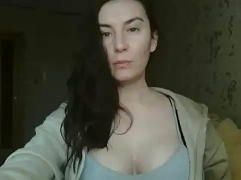 Snapshot of KatalinaQE chatting on October 2025 08:55:02 AM KatalinaQE online show from October 2025 08:55:02 AM
