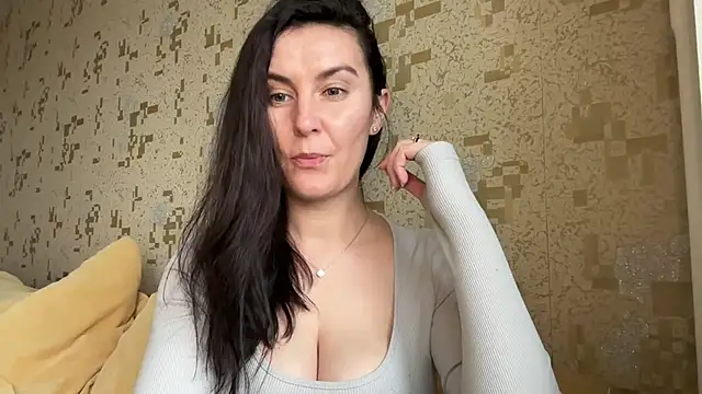 KatalinaQE online show from December 2025 10:43:01 AM