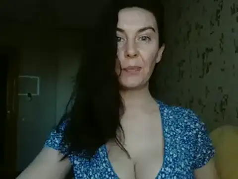 Snapshot of KatalinaQE chatting on September 2025 06:36:02 AM KatalinaQE online show from September 2025 06:36:02 AM